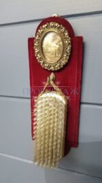 Декоративный элемент/Щетка для одежды на вешалке 11
