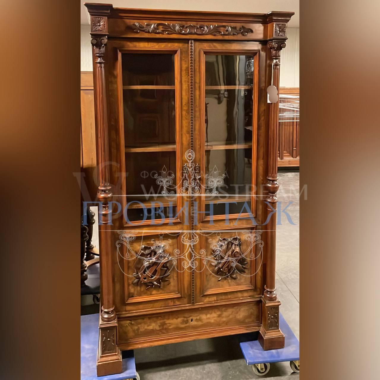 Шкаф кабинетный в стиле Людовика XVI