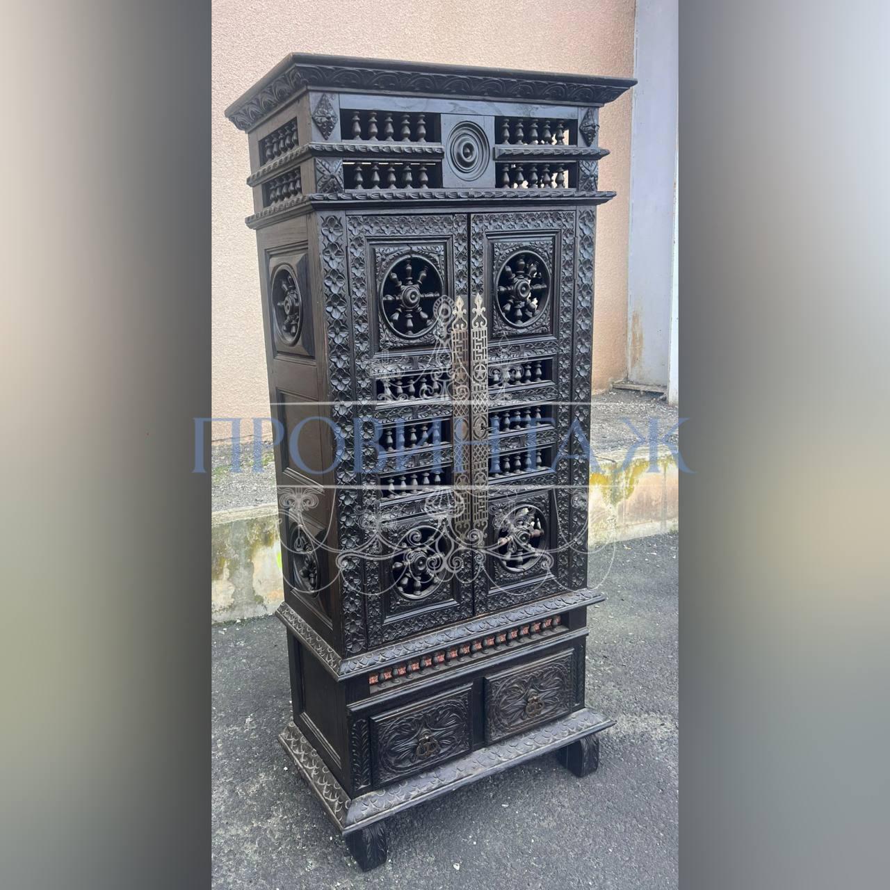 Шкаф в бретонском стиле