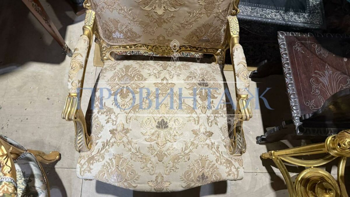Комплект мягкой мебели для гостиной в стиле Людовика XVI 18