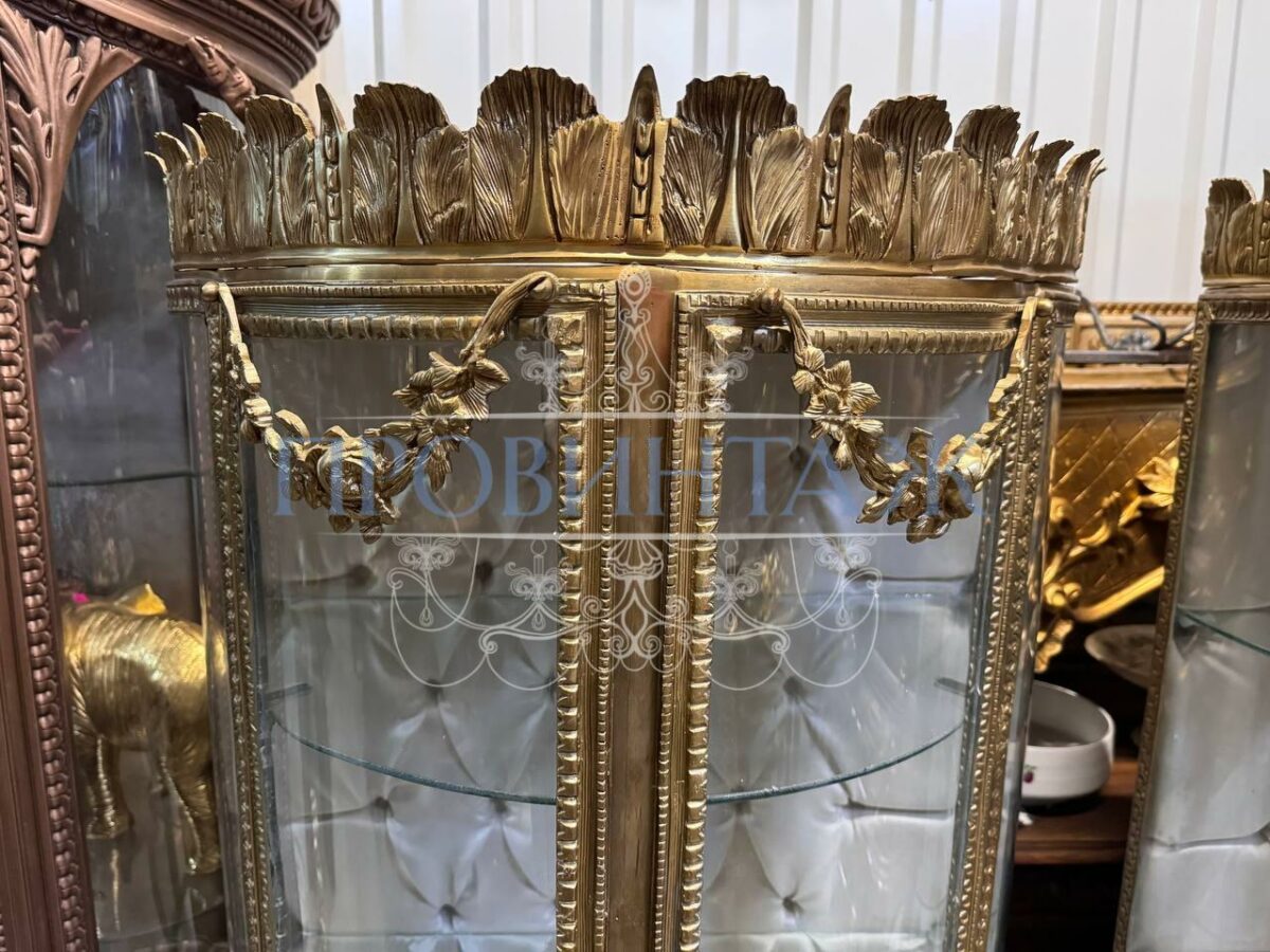 Витрина бронзовая в стиле Людовика XVI 8