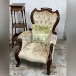 Кресло старинное после реставрации 11