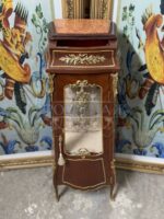 Витрина миниатюрная/Постамент в стиле Людовика XIV 4