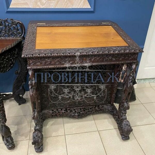 Бюро/парта/консоль в англо-индийском стиле