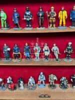 Коллекция Del Prado: Солдатик 47 штук в витрине «Спасатели мира» 5