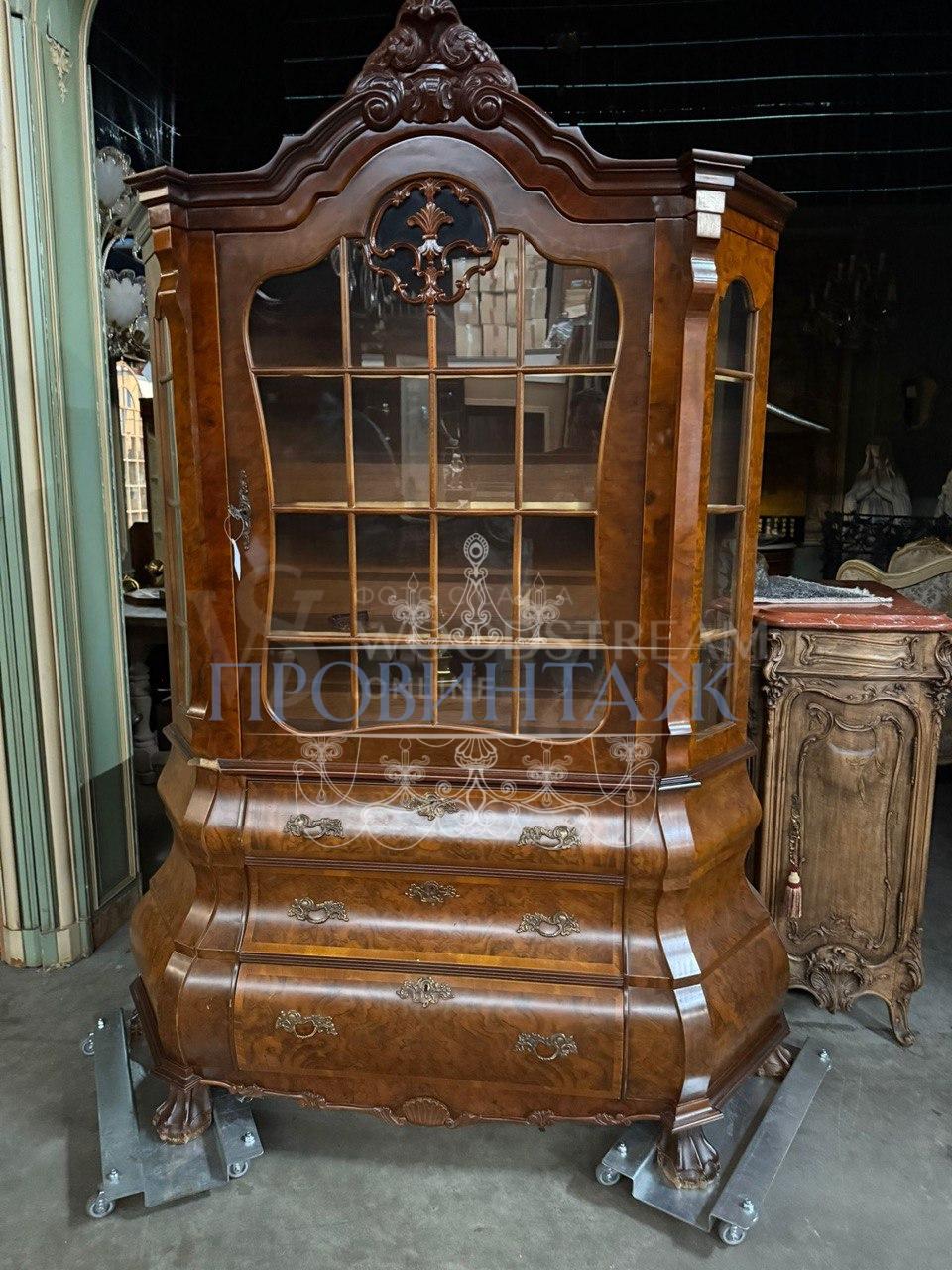 Витрина в стиле Чиппендейл