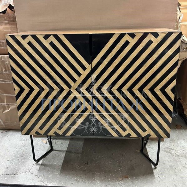 Тумба с геометрическим рисунком