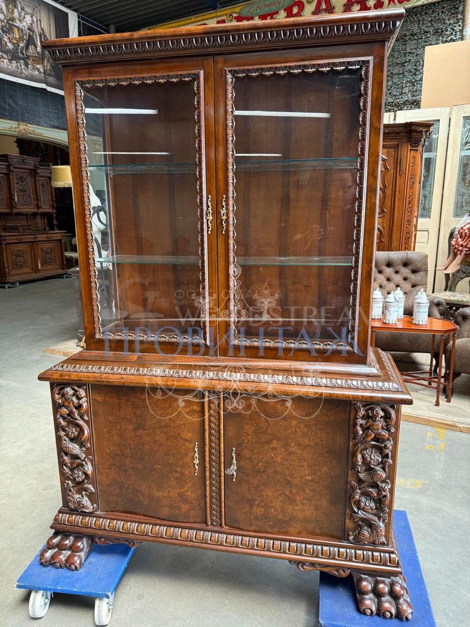 Шкаф/Витрина в стиле немецкого ренессанса