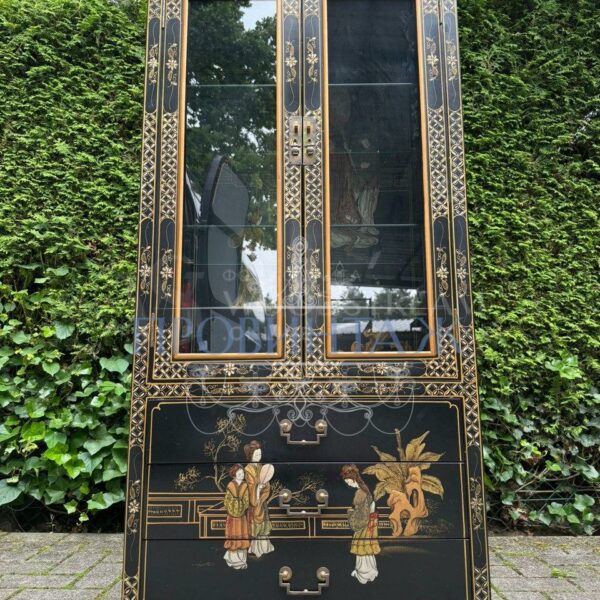 Витрина в стиле шинуазри