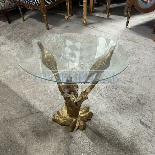 Стол со стеклянной столешницей и подстольем в форме птиц на дереве