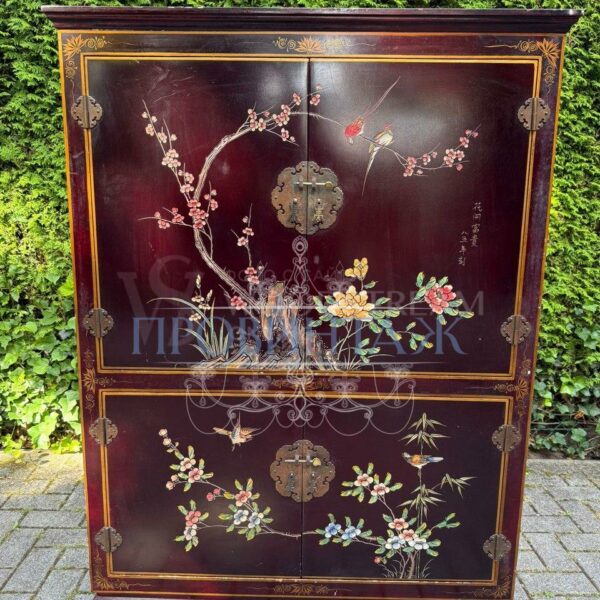 Шкаф в стиле шинуазри