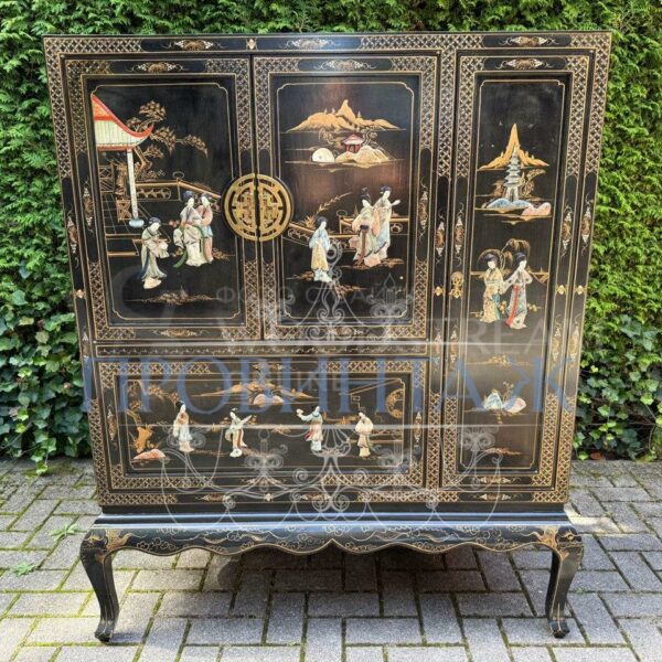 Шкаф в стиле шинуазри