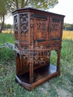 Шкаф кабинетный в готическом стиле 25