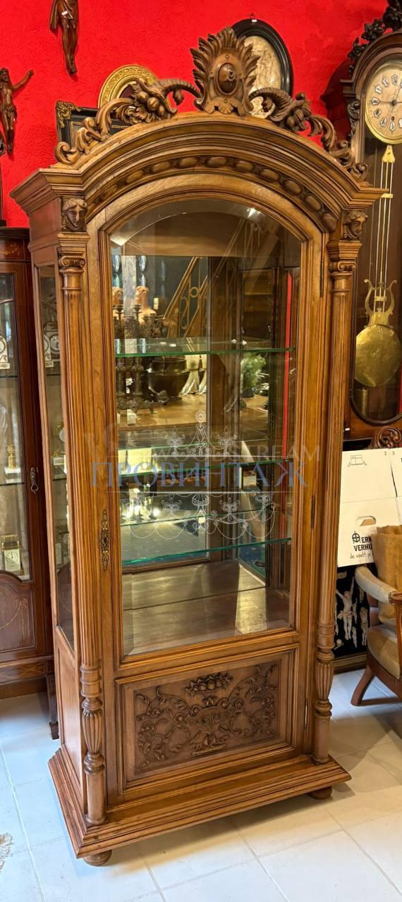 Витрина в стиле ренессанс