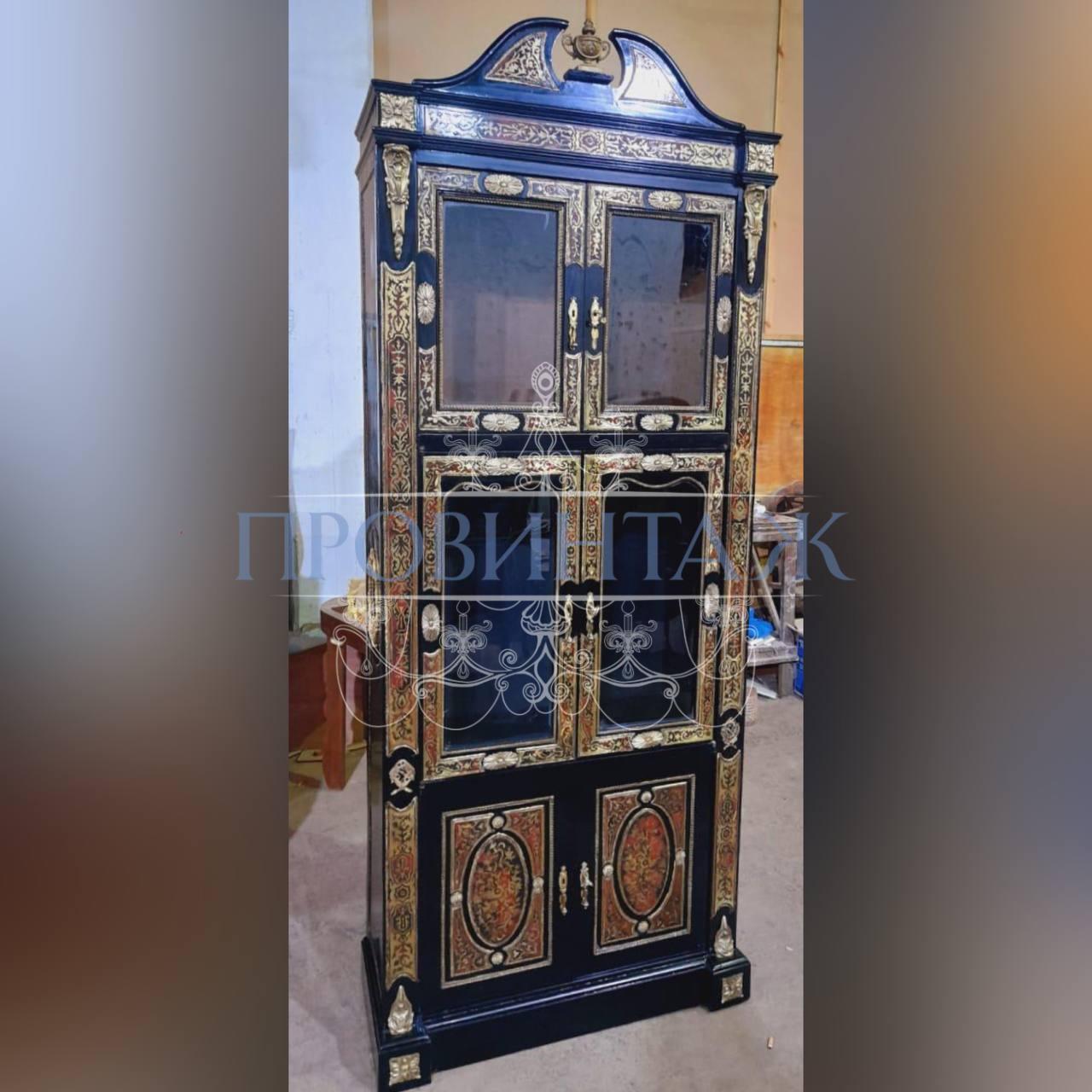 Шкаф в стиле Буль