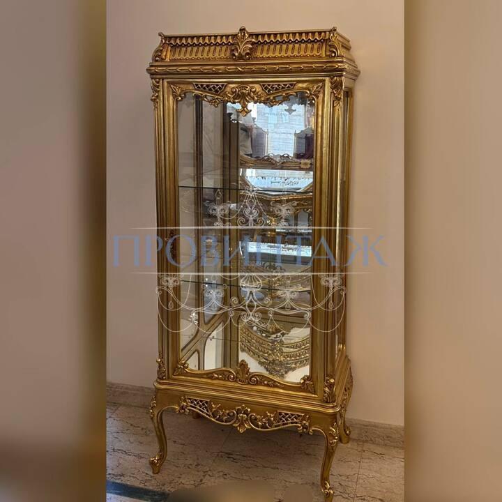 Витрина в дворцовом стиле