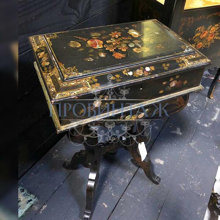 Стол для рукоделия с росписью