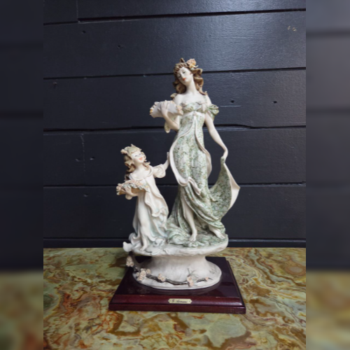 Статуэтка/Скульптурная композиция Мать и дочь