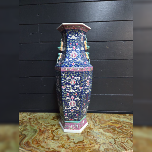 Ваза в стиле шинуазри