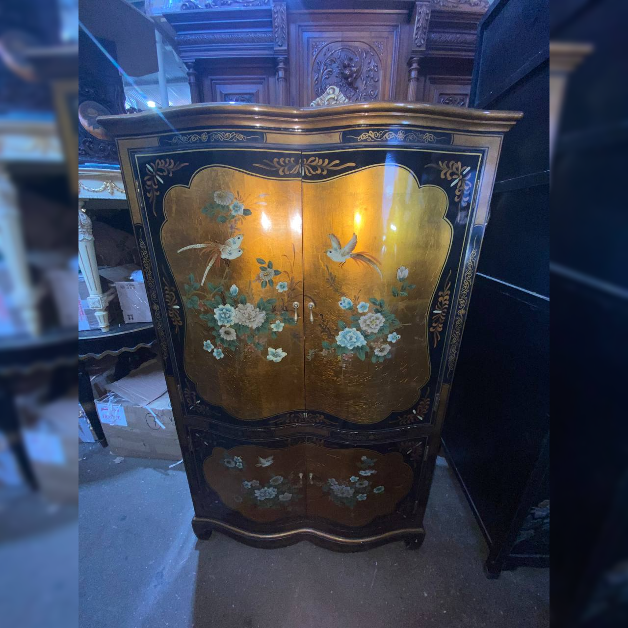 Шкаф в стиле шинуазри