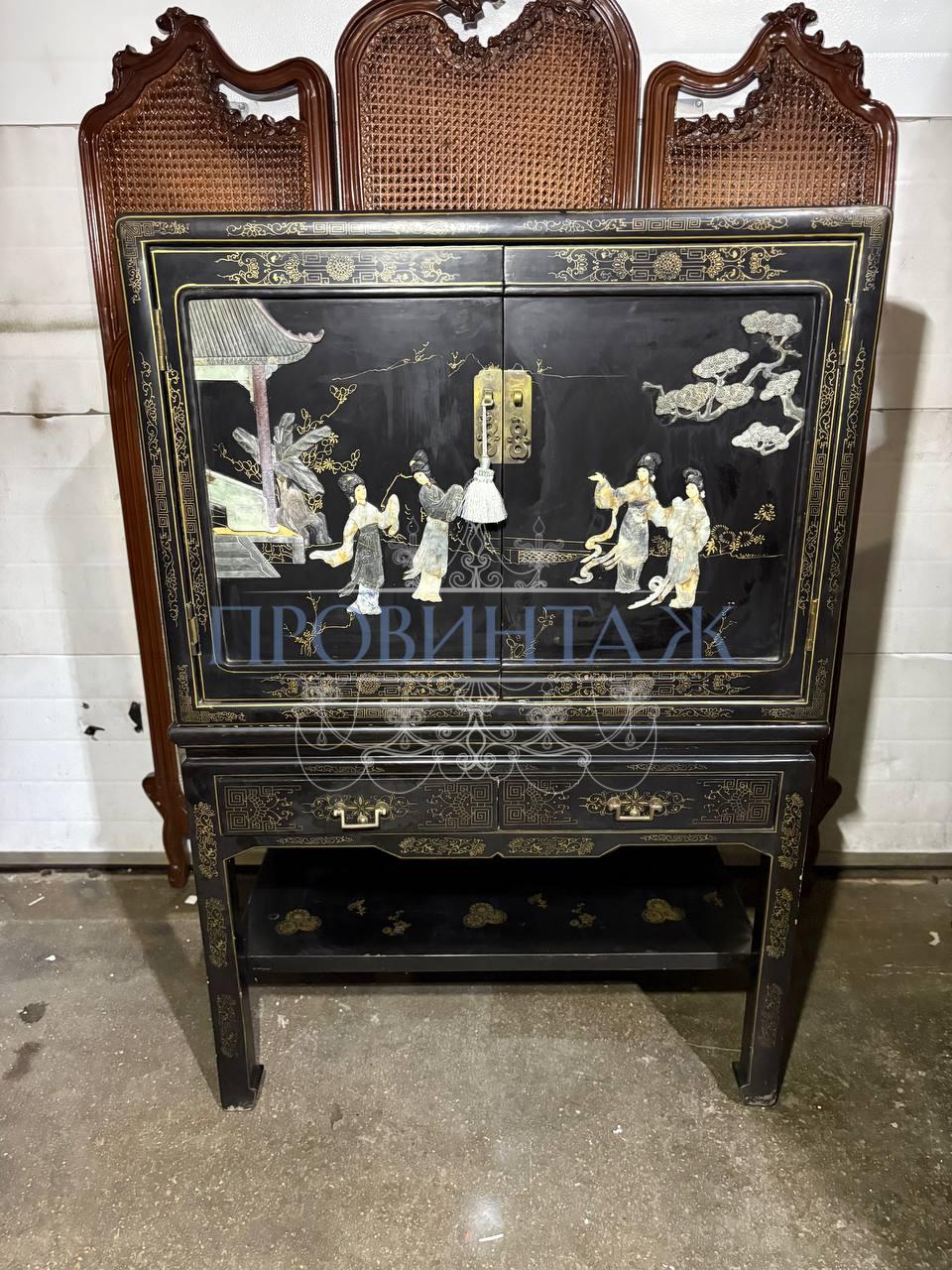 Шкаф в стиле шинуазри