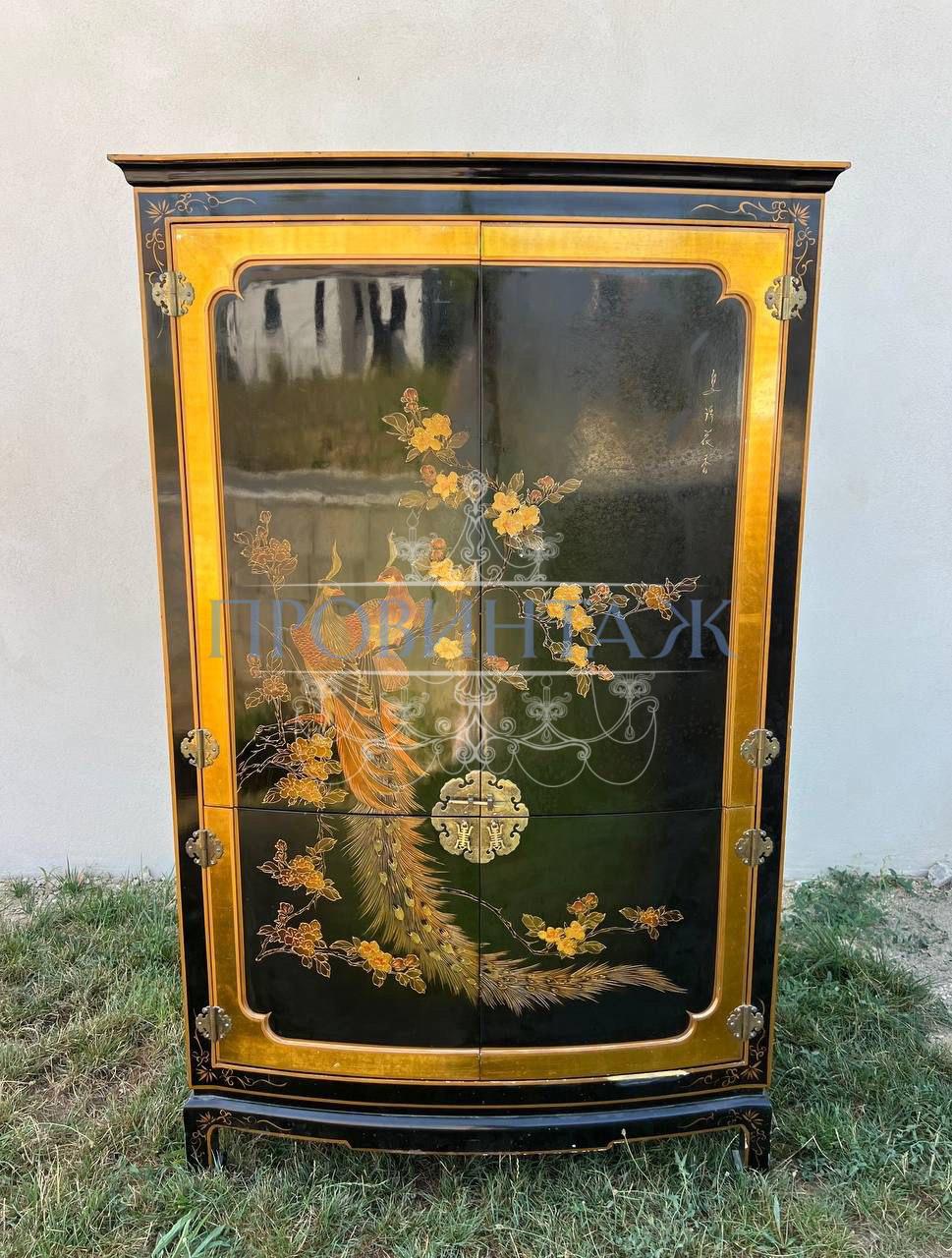 Шкаф в стиле шинуазри