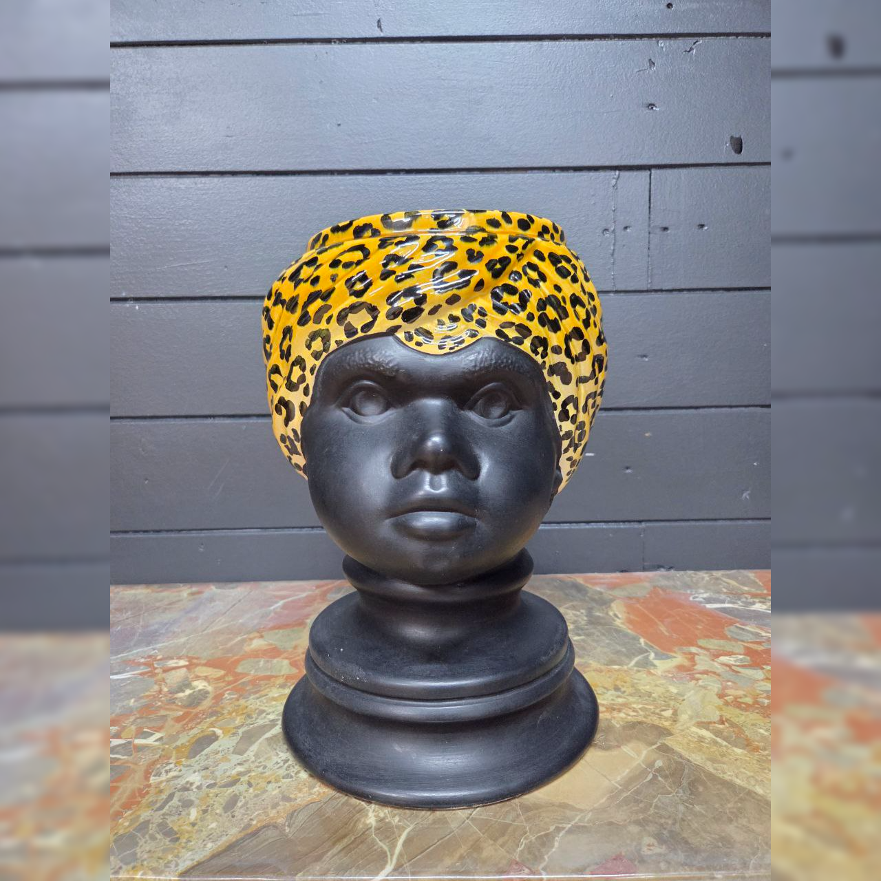 Декоративный элемент/Ваза/Кашпо Мавр