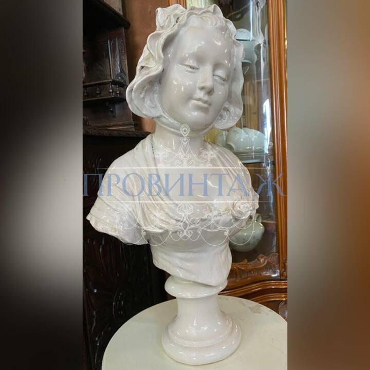 Бюст/Скульптура Девушки на Подставке/Постаменте 3 Бюст/Скульптура Девушки на Подставке/Постаменте 3