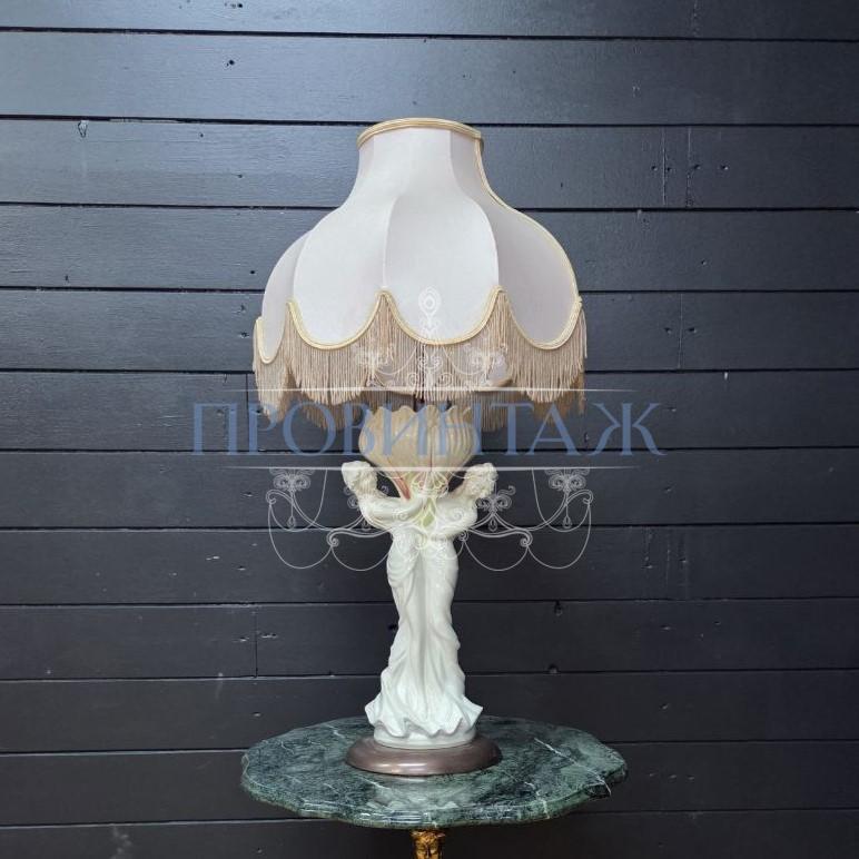 Лампа настольная винтажная со скульптурной композицией