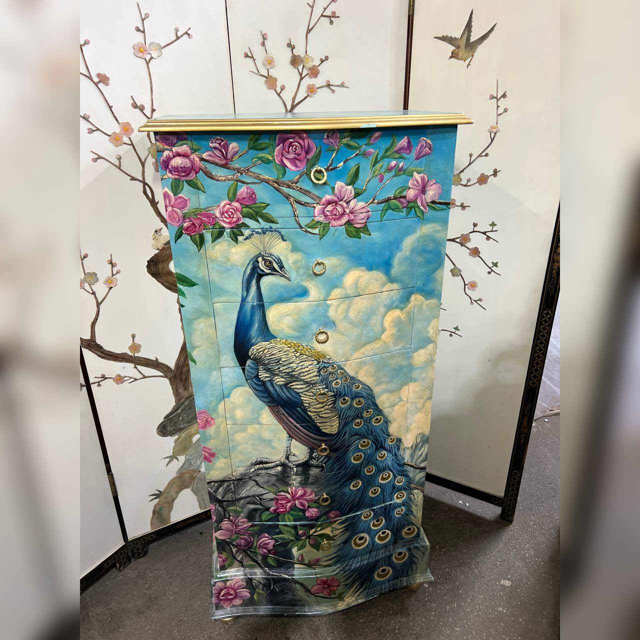 Комод в стиле венецианского барокко Павлин