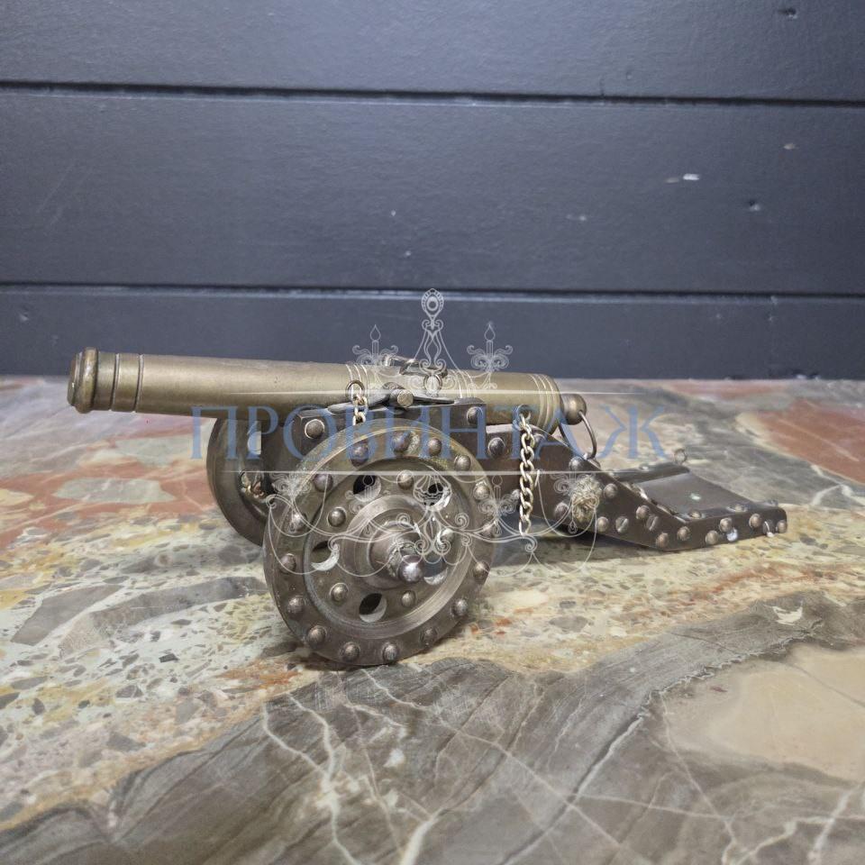 Декоративный элемент в форме пушки/Пушка