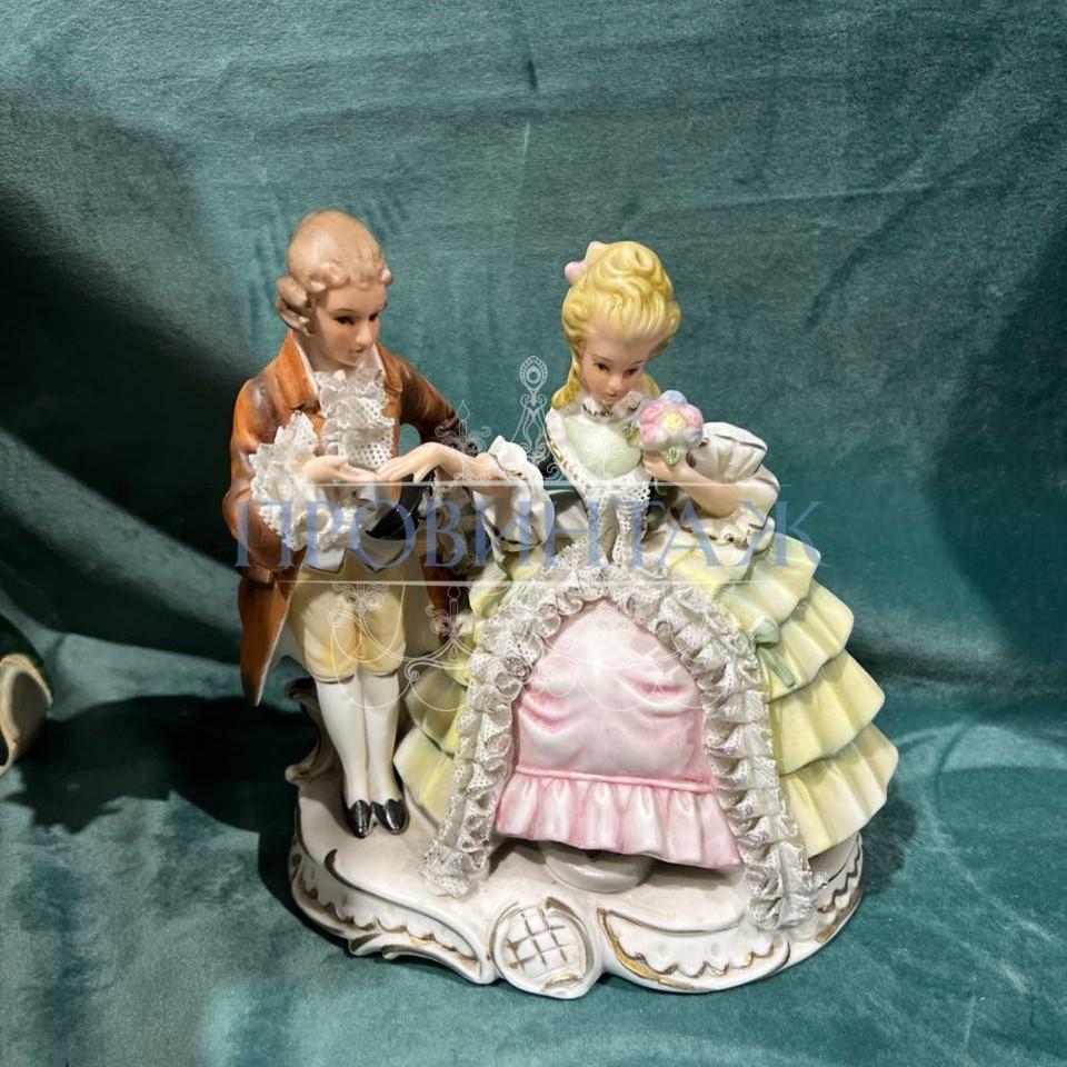 Статуэтка/Скульптурная композиция Галантная сцена