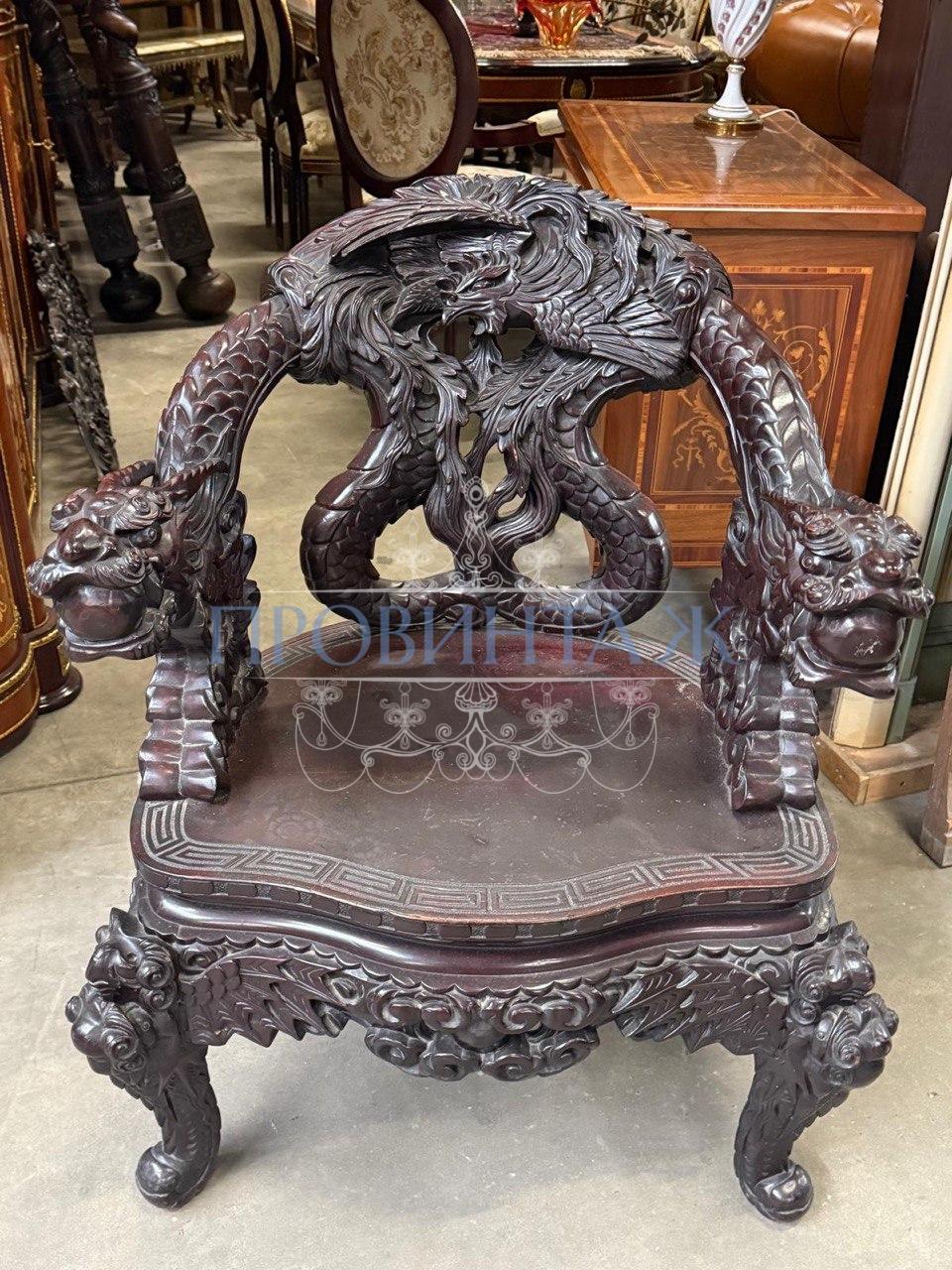 Кресло с драконами в восточном стиле