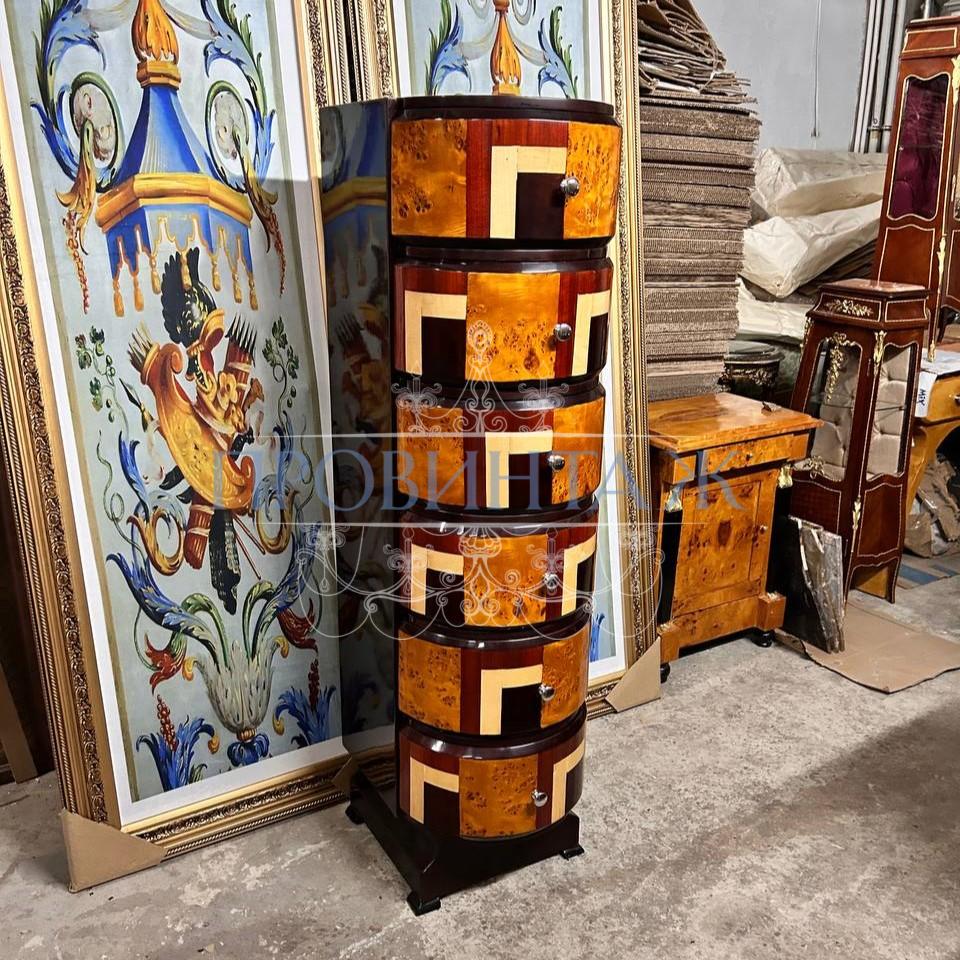 Комод высокий с геометрическим рисунком