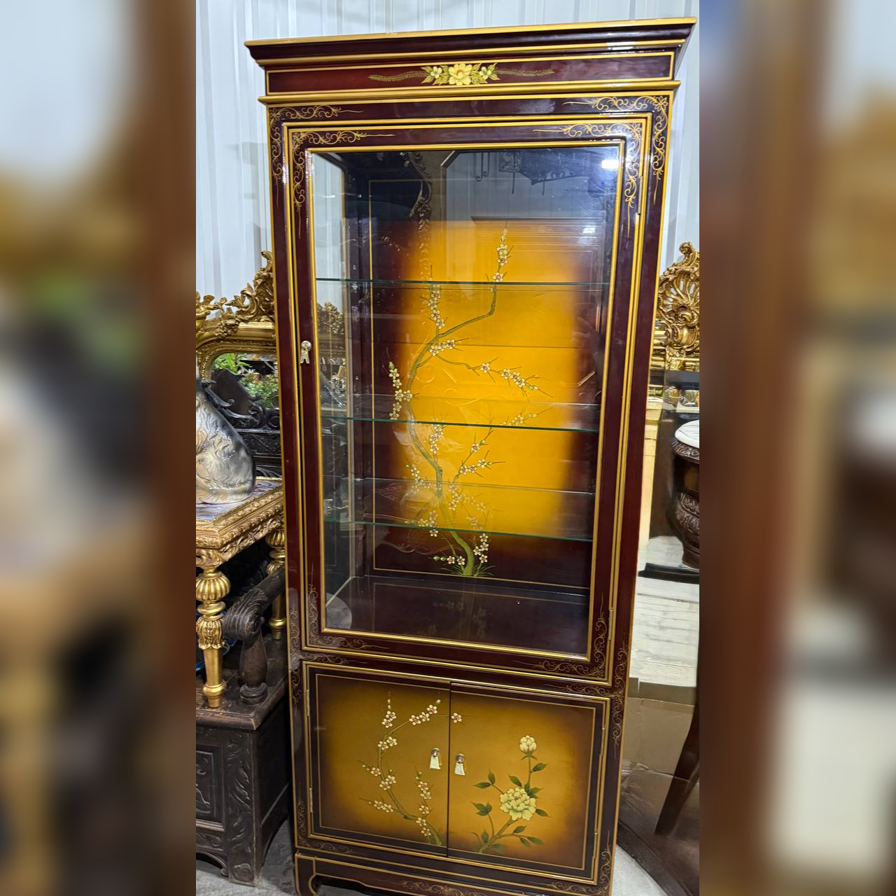 Витрина в стиле шинуазри