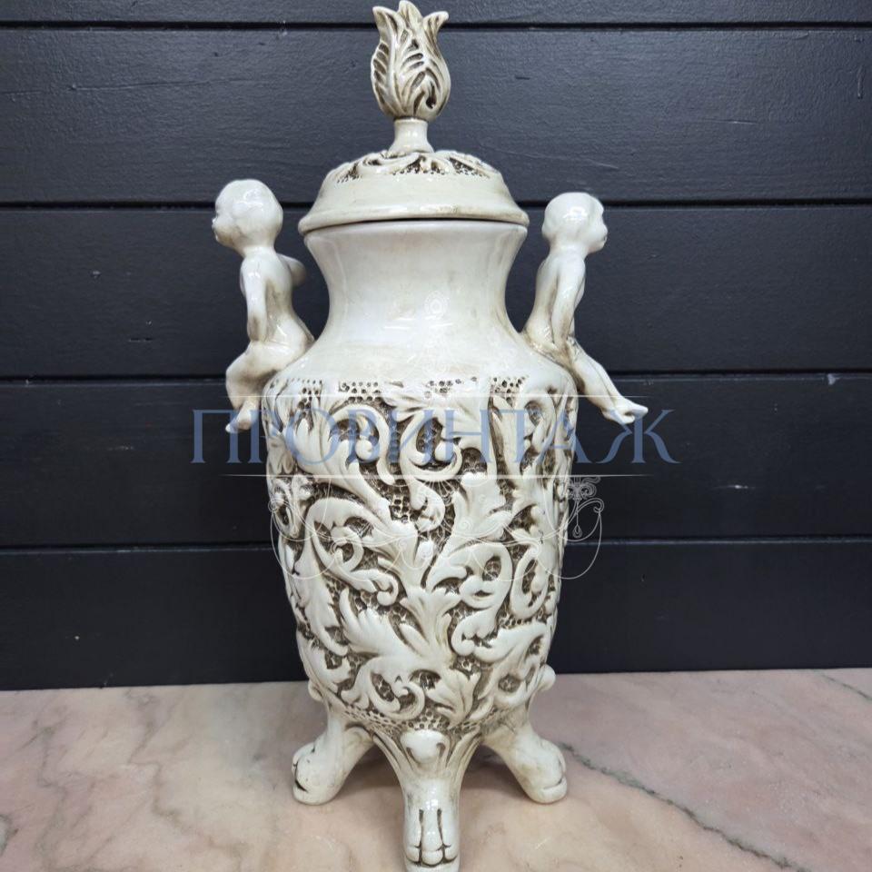 Ваза с крышкой с Путти